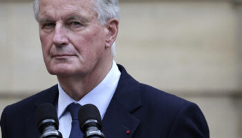 Michel Barnier vise un gouvernement de 38 ministres, dont 16 de plein exercice, qui fait la part belle à la macronie