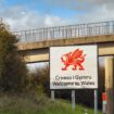 Croeso i Gymru/Welcome to Wales sign