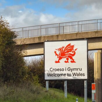 Croeso i Gymru/Welcome to Wales sign