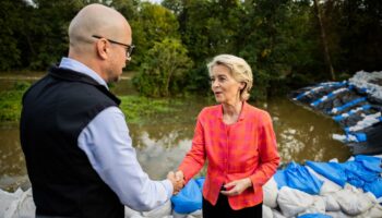 Hochwasser: Ursula von der Leyen sagt zehn Milliarden Euro für Hochwasserhilfe zu