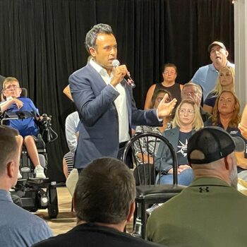 Vivek Ramaswamy hosts town hall in Springfield, Ohio as residents share concerns about city's migrant influx