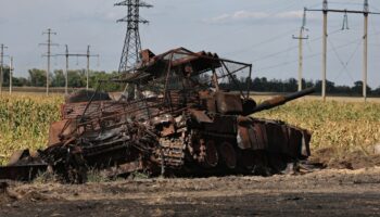 Un char russe détruit par l'armée ukrainienne dans la région russe de Koursk, le 16 août 2024