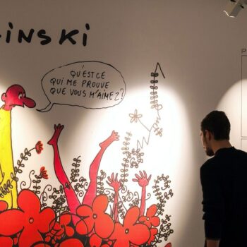 Un dessin du dessinateur français Georges Wolinski dans l'exposition "Une histoire de Charlie hebdo" au musée de la Bande Dessinée d'Angoulême, le 28 janvier 2015