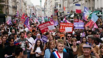 Regierungsbildung Frankreich: Tausende protestieren in Paris gegen neue konservative Regierung