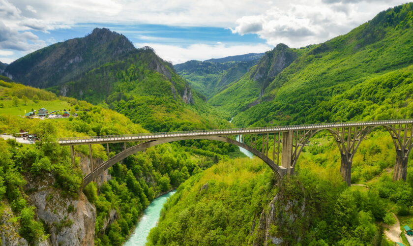 Ce canyon aux eaux turquoise est l'un des plus beaux du monde. A 3 heures de Paris, il est encore peu connu des touristes