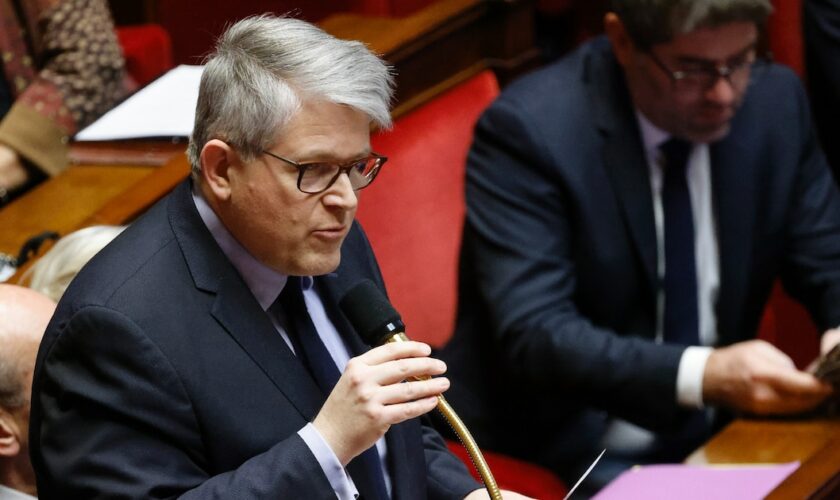 Le député Les Républicains (LR), Patrick Hetzel, lors d'une séance de questions au gouvernement à l'Assemblée nationale, à Paris, le 7 février 2023