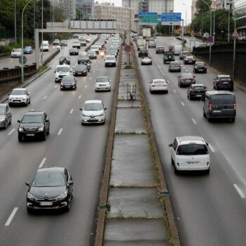 L'Etat "ne validera pas" fin 2024 la limitation à 50 km/h sur le périphérique parisien voulue par la mairie de Paris après les Jeux olympiques, annonce le ministre des Transports, Clément Beaune