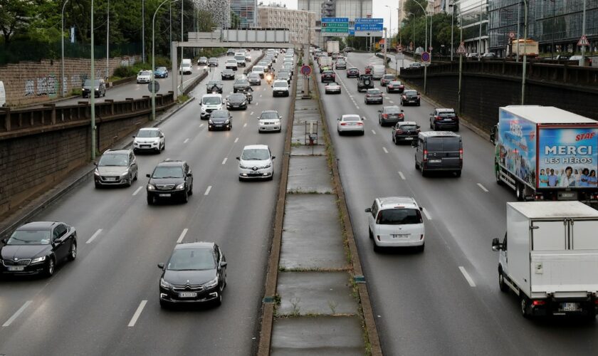 L'Etat "ne validera pas" fin 2024 la limitation à 50 km/h sur le périphérique parisien voulue par la mairie de Paris après les Jeux olympiques, annonce le ministre des Transports, Clément Beaune