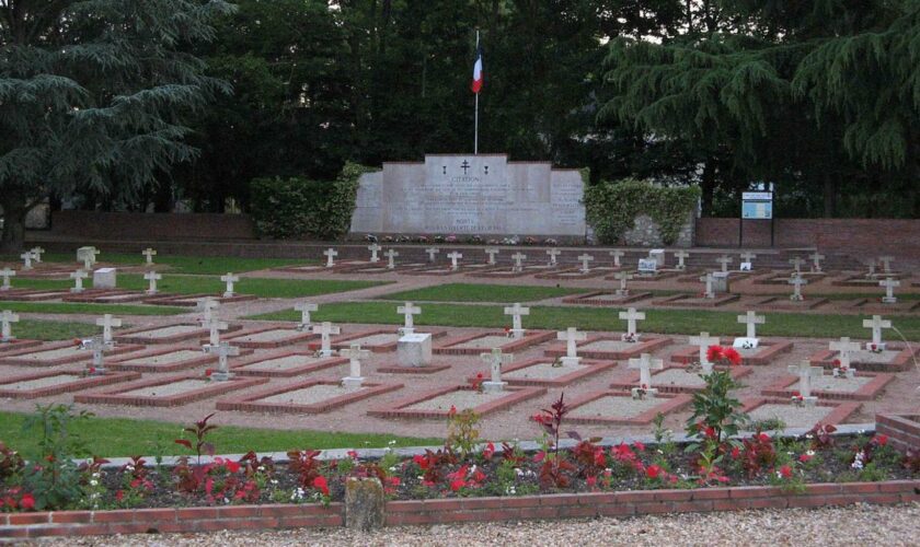 Loiret : des tags « Je suis Gaza » découverts sur une nécropole hommage à la Résistance