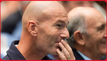 "Je n'écoutais que lui. Tout le temps" : ce chanteur français improbable dont Zinedine Zidane est un fan inconditionnel