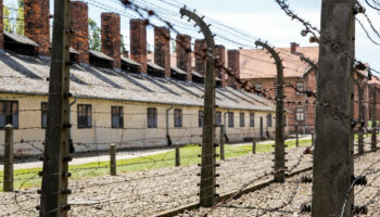 La Russie exclue des commémorations de la libération d’Auschwitz, maltraitance dans les prisons russes… L’actu du conflit en Ukraine ce lundi 23 septembre