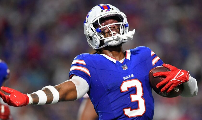 Bills' Damar Hamlin records 1st career interception, sets up another TD vs Jaguars