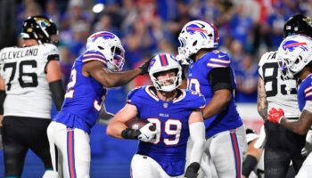 Buffalo Bills bulldoze Jacksonville Jaguars to continue perfect start