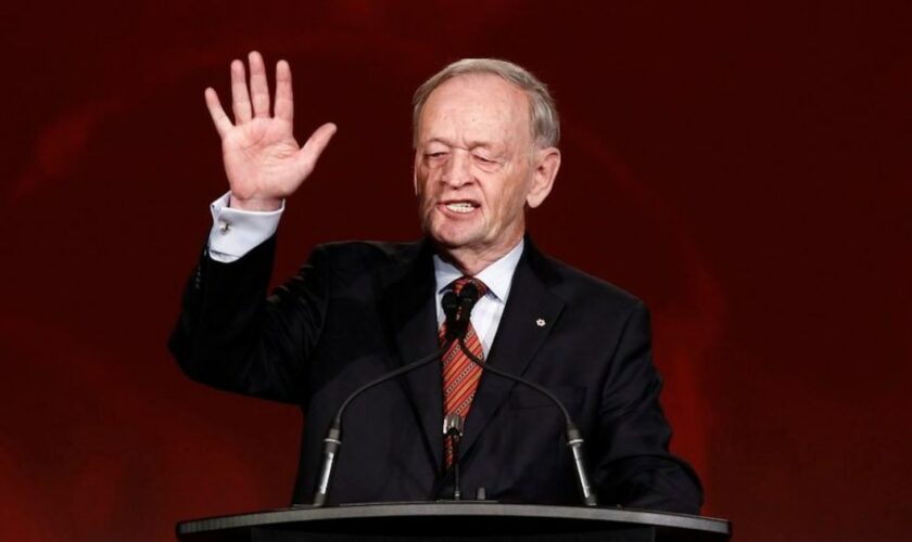 L'ancien Premier ministre du Canada, le libéral Jean Chrétien, a supprimé 55.000 postes de fonctionnaires entre 1993 et 2003