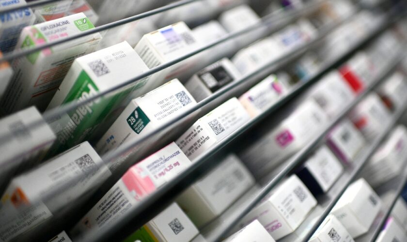 La franchise sur les boites de médicaments payée par les assurés sociaux restera plafonnée à 50 euros par an, selon le ministre de la Santé