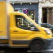 La Poste transportera des colis par bateau sur la Seine dès 2026