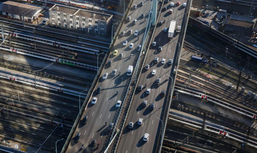 Périphérique de Paris à 50 km/h : le nouveau ministre des Transports freine, la mairie continuer à foncer