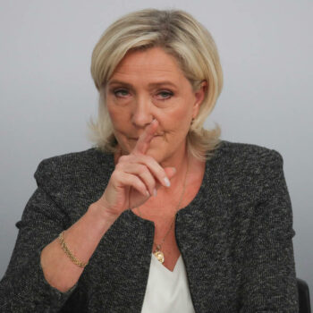 Marine Le Pen hausse le ton face au ministre de l’Economie qui a exclu le RN de « l’arc républicain »… et obtient gain de cause