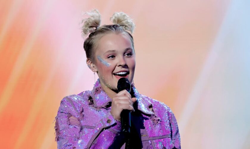 JoJo Siwa’s latest magazine cover sparks online meme fest: ‘I’m honestly just confused’