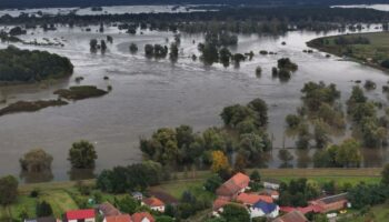 Pegel erreicht höchste Alarmstufe – Woidke im Flutgebiet