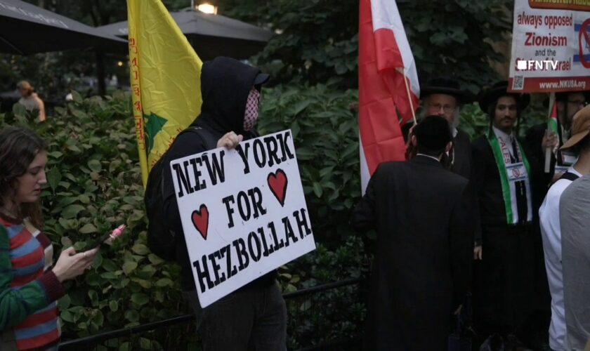 New York anti-Israel rally at UN features sign supporting terror group Hezbollah