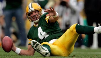 NFL legend Brett Favre details symptoms he noticed before Parkinson's diagnosis