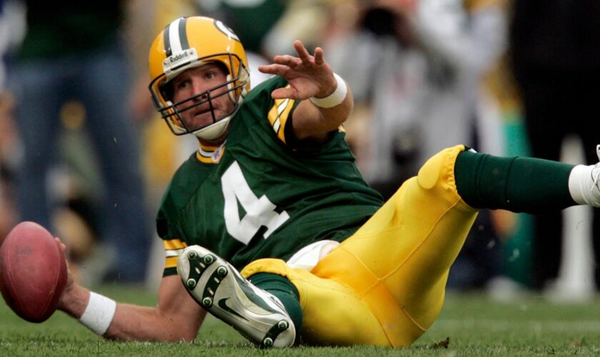 NFL legend Brett Favre details symptoms he noticed before Parkinson's diagnosis