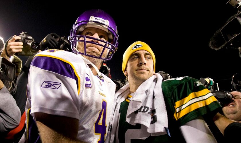 Aaron Rodgers feels 'bad' for Brett Favre amid Parkinson's diagnosis, says health risks are 'part of our game'