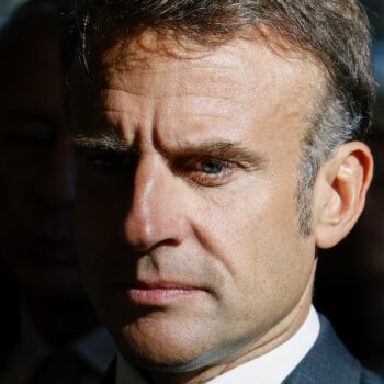 Le président français Emmanuel Macron en visite à Nanterre, près de Paris, le 19 septembre 2024