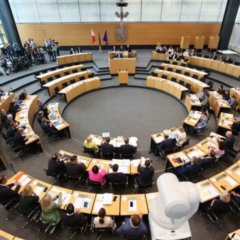 Konstituierende Sitzung des Thüringer Landtags: Sitzung im Thüringer Landtag geht nach kurzer Unterbrechung weiter