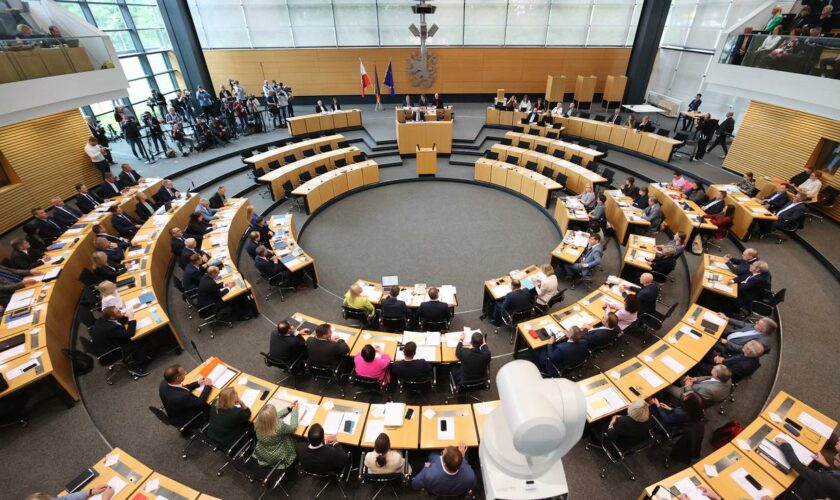 Konstituierende Sitzung des Thüringer Landtags: Sitzung im Thüringer Landtag geht nach kurzer Unterbrechung weiter