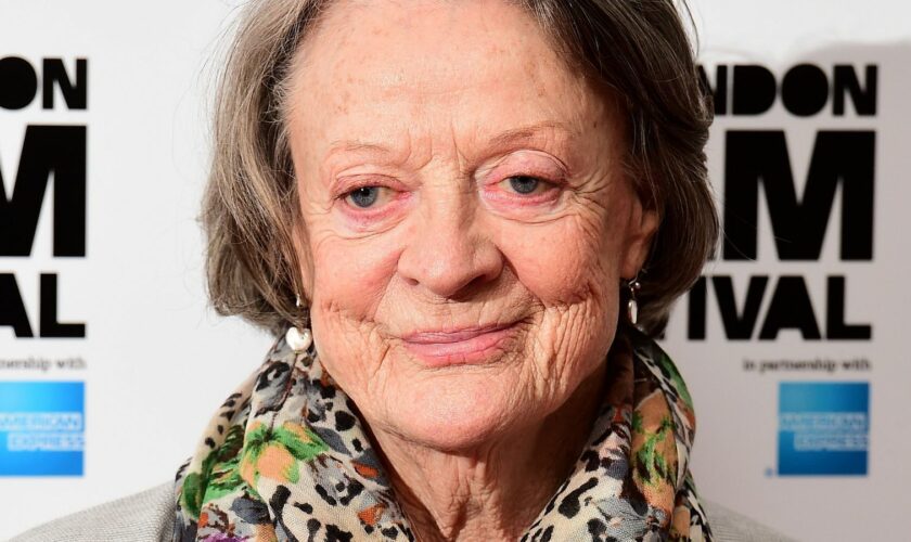 Dame Maggie Smith attending a p/call for new film The Lady In The Van at Claridges.  London. PRESS ASSOCIATION Photo. Picture date: Tuesday October 13, 2015. Photo credit should read: Ian West/PA Wire