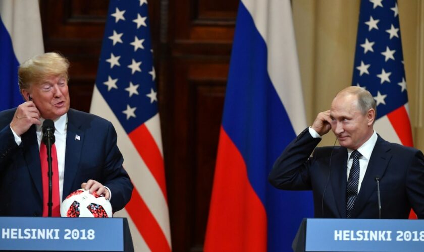 Donald Trump et Vladimir Poutine donnent une conférence de presse à l'issue de leurs pourparlers à Helsinki, le 16 juillet 2018