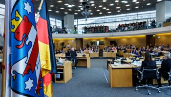 Thüringer Landtag: Jetzt live: Thüringer Landtag setzt konstituierende Sitzung fort