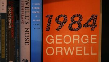 Un exemplaire du roman "1984" de George Orwell dans une librairie de Los Angeles le 25 janvier 2017