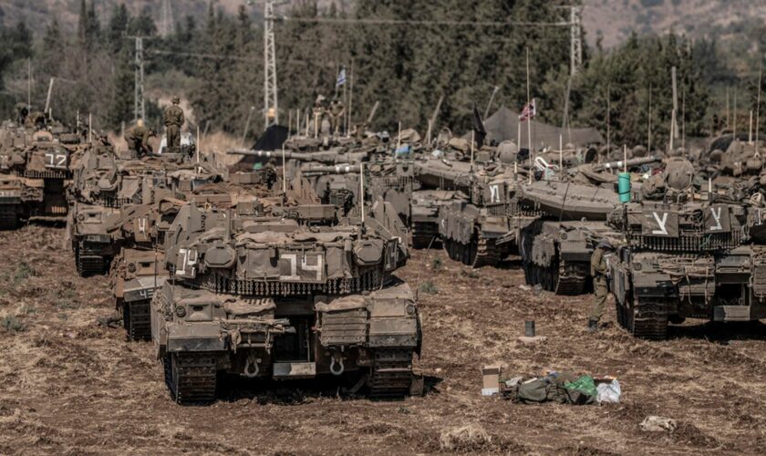 28 September 2024, Israel, ---: Israeli military tanks gather by the Israeli-Lebanon border. Photo by: Ilia Yefimovich/picture-alliance/dpa/AP Images