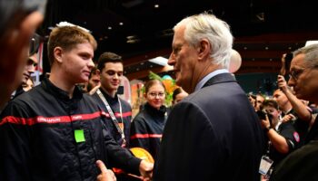 Premier ministre sur la braise, Michel Barnier se sent « l'âme  et l'énergie » d'un pompier