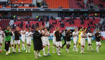 FC St. Pauli erleichtert über den ersten Bundesliga-Sieg nach 13 Jahren