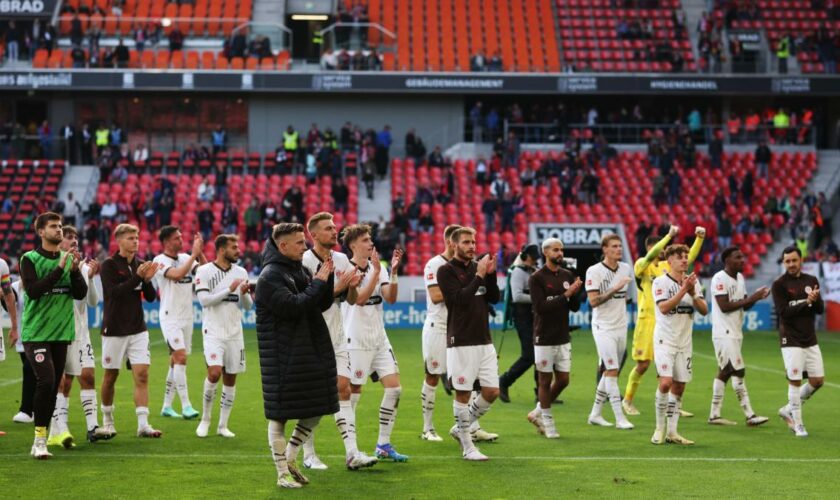 FC St. Pauli erleichtert über den ersten Bundesliga-Sieg nach 13 Jahren