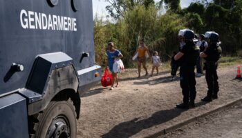 Nouvelle-Calédonie : le FLNKS demande du temps à la police avant une intervention policière redoutée lundi