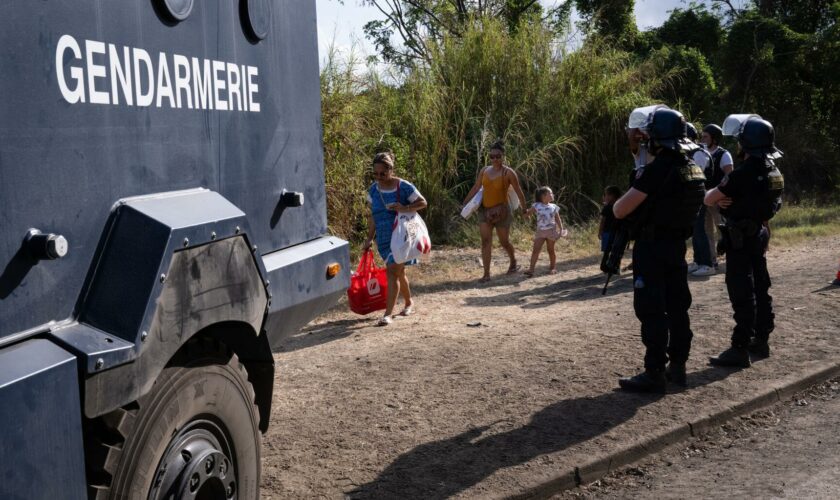 Nouvelle-Calédonie : le FLNKS demande du temps à la police avant une intervention policière redoutée lundi