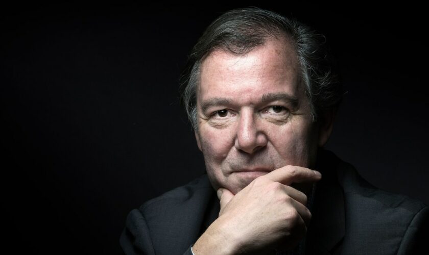 French writer and journalist Jerome Garcin poses in Paris on December 11 , 2015. (Photo by JOEL SAGET / AFP)