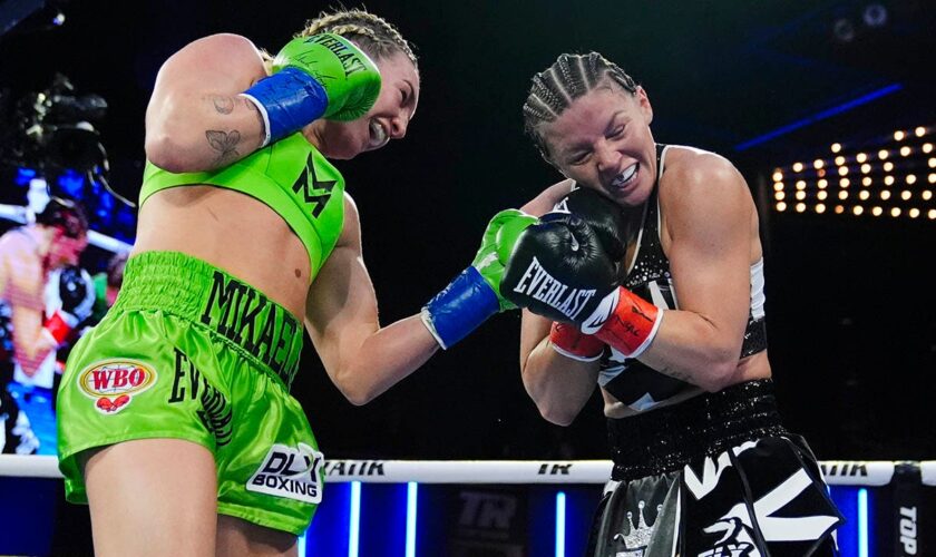 Boxer Sandy Ryan hit with red paint in bizarre incident before losing title fight