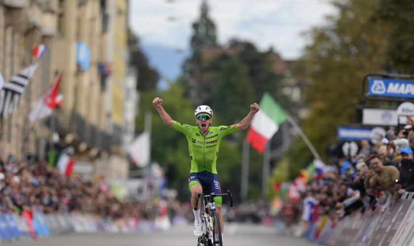 Mondiaux de cyclisme : seul au monde, Pogacar écrase la concurrence et remporte son premier titre mondial