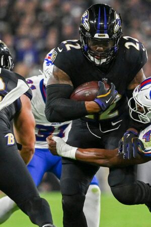 Derrick Henry gallops to 199 rushing yards as Ravens dominate Bills