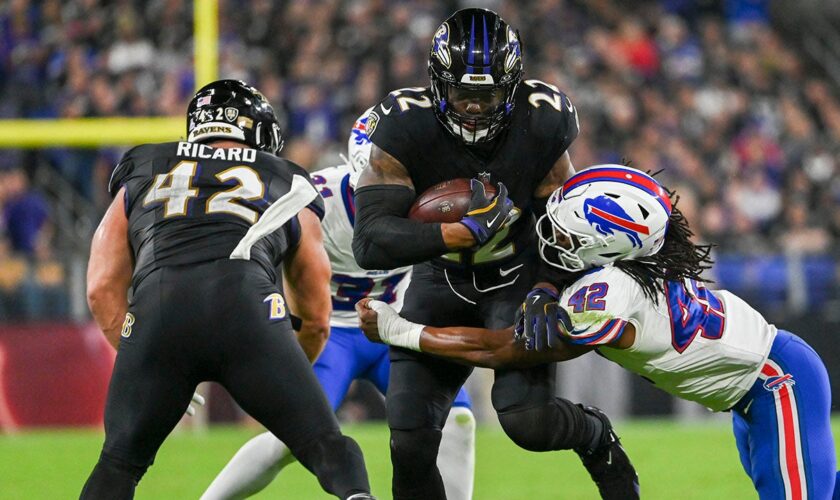 Derrick Henry gallops to 199 rushing yards as Ravens dominate Bills