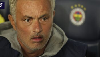 Kurioser Fußball-Protest: Mourinho kontert Videobeweis per Laptop