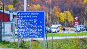 Another county plans to build a huge fence on the border of Russia