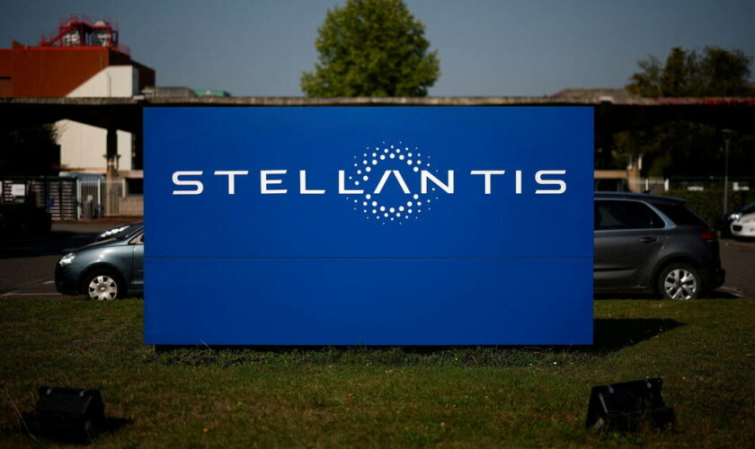 Déjà sous pression, Stellantis s’écroule en Bourse