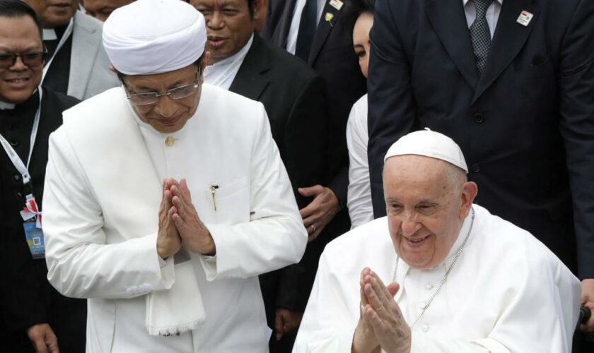 À Jakarta, pour contrer la violence le pape tend une nouvelle main à l'islam